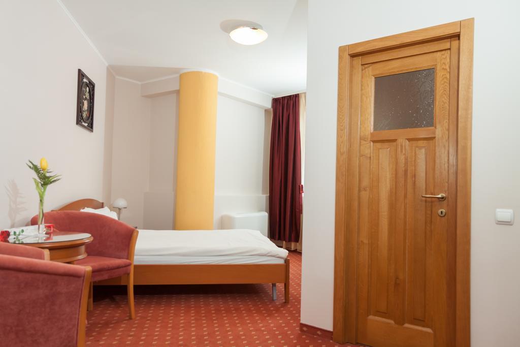 Hotel Hermes Alba Iulia Zimmer foto